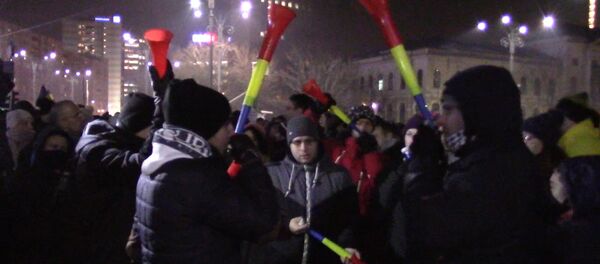 Zeci de mii de oameni au protestat împotriva Guvernului PSD - Sputnik Moldova-România