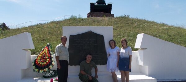 Село Дороцкое посетили родственники старшего лейтенанта Михаила Овчарова, павшего за освобождение Молдавии в мае 1944-го года - Sputnik Молдова