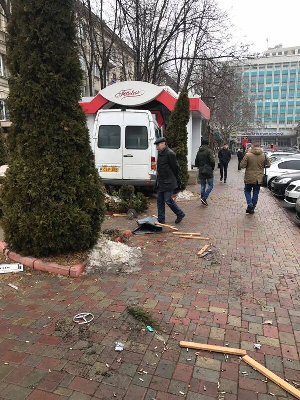Accident rutier pe bd. Grigore Vieru Accident rutier pe bd. Grigore Vieru - Sputnik Moldova