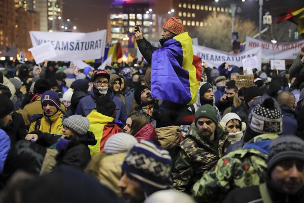 Oamenii au sosit în Piața Victoriei în pofida temperaturilor scăzute - Sputnik Moldova-România