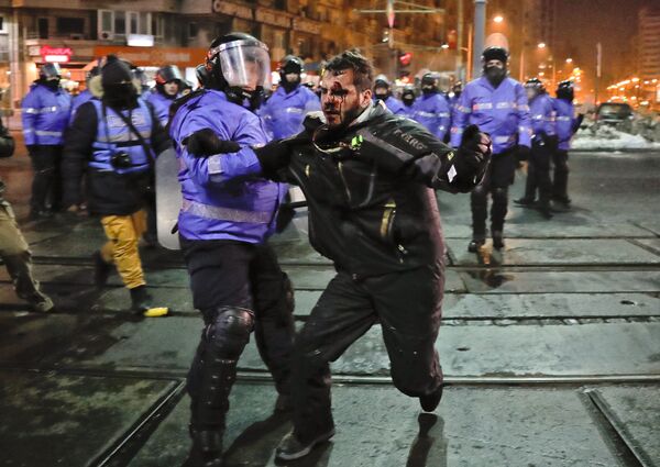 Protestele de la București nu au fus lipsă de incidente - Sputnik Moldova-România