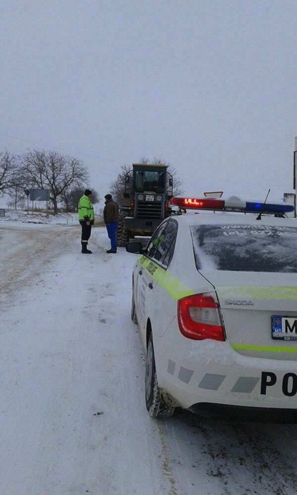 deszapazire, drum, zapada, polei, spulber, politie, antiderapant deszapazire, drum, zapada, polei, spulber, politie, antiderapant - Sputnik Moldova