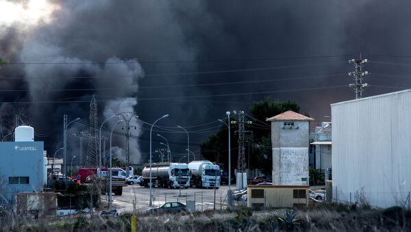Incendiu la compania de produse chimice Indukern în parcul industrial Fuente del Jarro în Paterna în apropiere Valencia - Sputnik Moldova-România