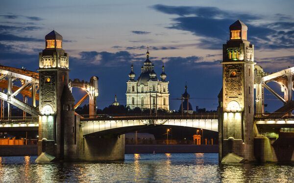 Podul Petru cel Mare din Sankt Petersburg. - Sputnik Moldova
