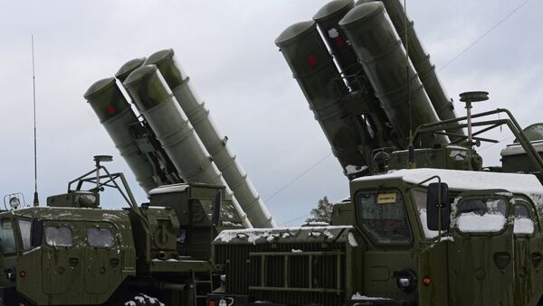 The launchers of the S-400 air defense missile system which entered service at the Russian Aerospace Forces air defense unit in the Moscow Region. (File) - Sputnik Moldova-România