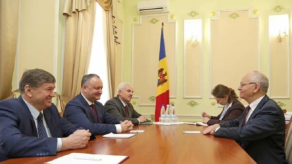 Președintele Igor Dodon și ambasadorul rus în Republica Moldova, Farit Mukhametshin - Sputnik Moldova