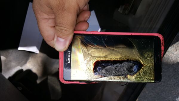 Un Samsung Galaxy Note 7 après une explosion de batterie - Sputnik Moldova