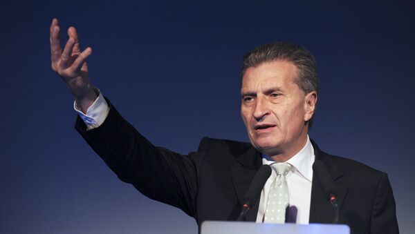 European Commissioner for Digital Economy and Society Gunther Oettinger addresses the opening of French employers' association Medef's Universite du Numerique at the Medef headquarters in Paris on June 10, 2015. - Sputnik Moldova-România