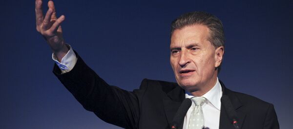 European Commissioner for Digital Economy and Society Gunther Oettinger addresses the opening of French employers' association Medef's Universite du Numerique at the Medef headquarters in Paris on June 10, 2015. - Sputnik Moldova-România