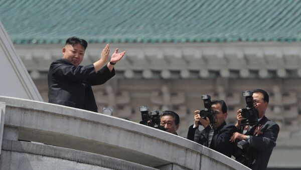 Liderul Coreei de Nord, Kim Chen În, la o paradă militară din Phenian - Sputnik Moldova
