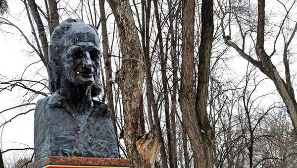 Bustul lui Grigore Vieru - Sputnik Moldova