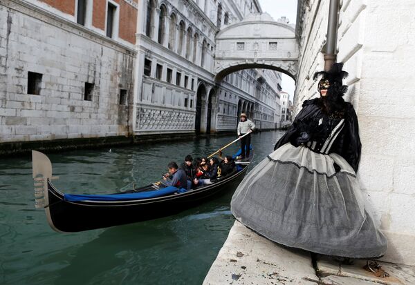 Carnavalul de la Veneția este inaugurat de ziua Festa delle Marie, o sărbătoare străveche închinată eliberării fecioarelor venețiene răpite de pirații din Istria. - Sputnik Moldova