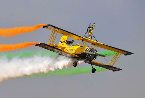 Команда Skycat Wingwalkers из Скандинавского воздушного шоу в Индии. - Sputnik Молдова