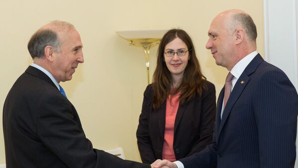 Премьер-министр Молдовы Павел Филип и американский посол Джеймс Петтит - Sputnik Молдова
