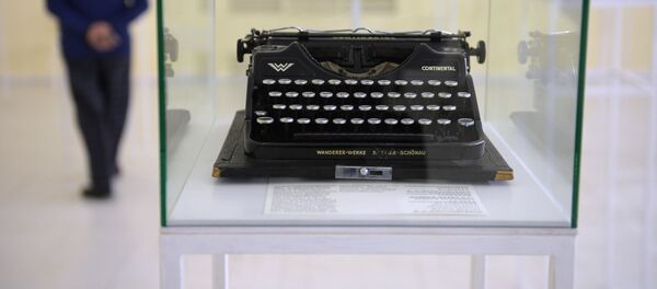 Mașină de scris veche expusă la un muzeu Mașină de scris veche expusă la un muzeu - Sputnik Moldova
