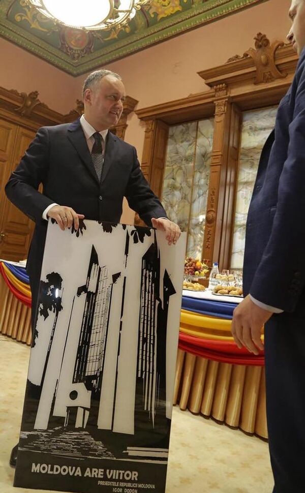 Подарки президенту Игорю Додону Подарки президенту Игорю Додону - Sputnik Молдова