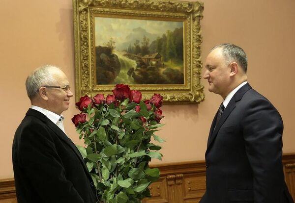 Подарки Игорю Додону Подарки Игорю Додону - Sputnik Молдова