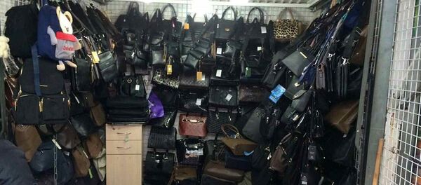 Контрабандные товары продавали в Кишиневе - Sputnik Молдова