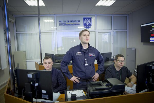 Директор Пограничной полиции Фредолин Лекарь принимает решение о достойном ответе на вызов коллег. - Sputnik Молдова