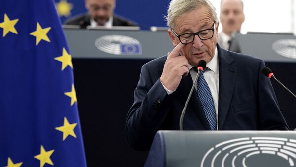 European Commission's President Jean-Claude Juncker delivers a speech as he makes his State of the Union address to the European Parliament in Strasbourg, eastern France, on September 14, 2016. - Sputnik Moldova-România