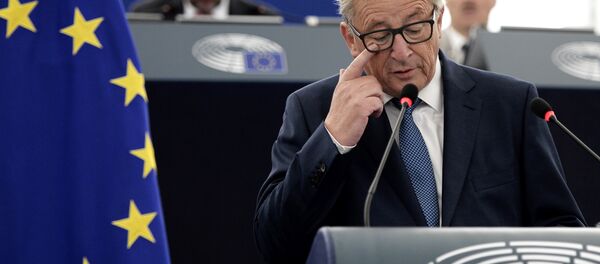 European Commission's President Jean-Claude Juncker delivers a speech as he makes his State of the Union address to the European Parliament in Strasbourg, eastern France, on September 14, 2016. - Sputnik Moldova-România