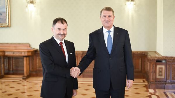 Anatol Șalaru și Klaus Iohannis Anatol Șalaru și Klaus Iohannis - Sputnik Moldova