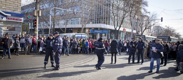 Protestatarii au blocat circulația pe bd. Ștefan cel Mare și Sfânt - Sputnik Moldova