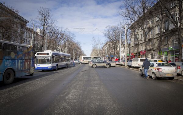Транспорт на бульваре Штефана чел Маре остановился из-за протеста - Sputnik Молдова