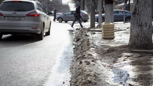 Orașul, sufocat de mizerie după topirea zăpezii - Sputnik Moldova