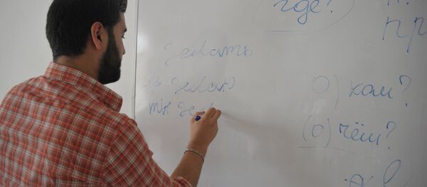 Иностранцы изучают русский язык Иностранцы изучают русский язык - Sputnik Молдова