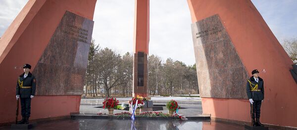 возложение цветов - Sputnik Молдова