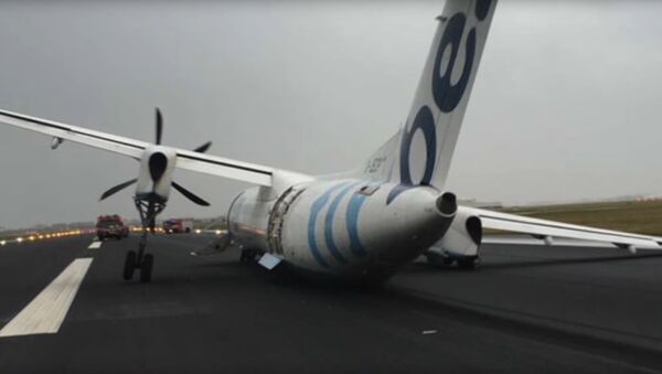 Жесткая посадка самолета испугала пассажиров: смотрите видео инцидента - Sputnik Молдова