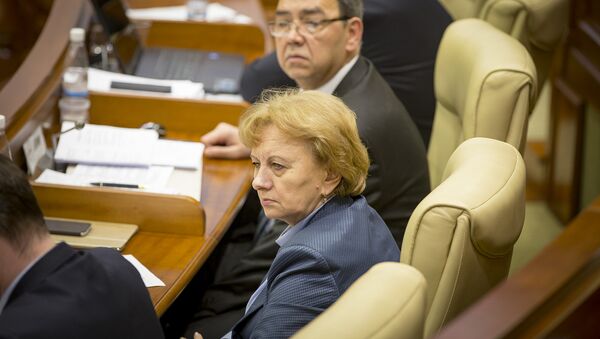 Социалисты Зинаида Гречаная и Владимир Головатюк на заседании парламента Молдовы. Архивное фото - Sputnik Молдова
