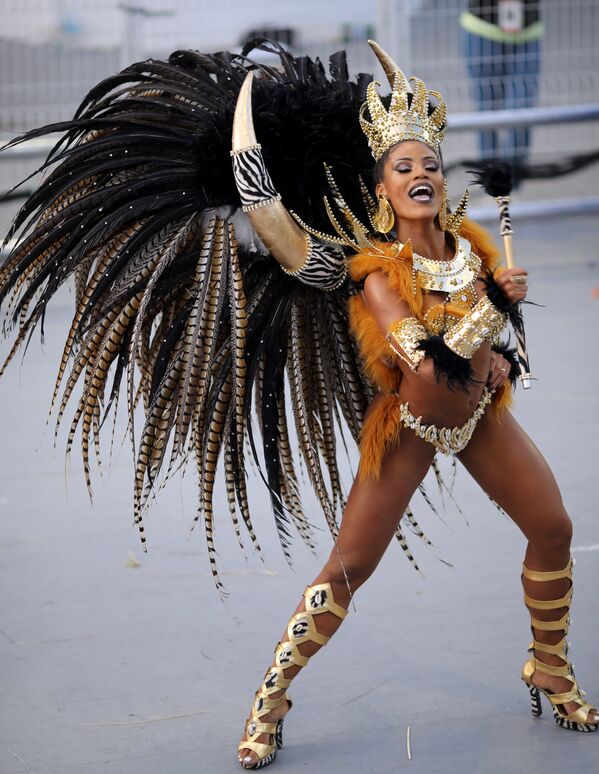 Dintr-o manifestare improvizată a oamenilor simpli, carnavalul modern din Brazilia s-a transformat într-un show spectaculos, bine regizat. - Sputnik Moldova