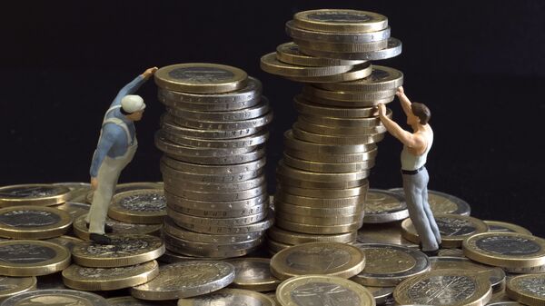 Picture taken on July 26, 2012 in Paris shows an illustration made with figurines and euro coins - Sputnik Moldova-România