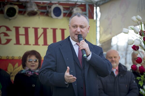 Президент Молдовы Игорь Додон на праздновании Масленицы в Кишиневе Президент Молдовы Игорь Додон на праздновании Масленицы в Кишиневе - Sputnik Молдова