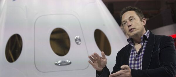 SpaceX CEO Elon Musk speaks after unveiling the Dragon V2 spacecraft in Hawthorne, California, US on May 29, 2014. - Sputnik Молдова