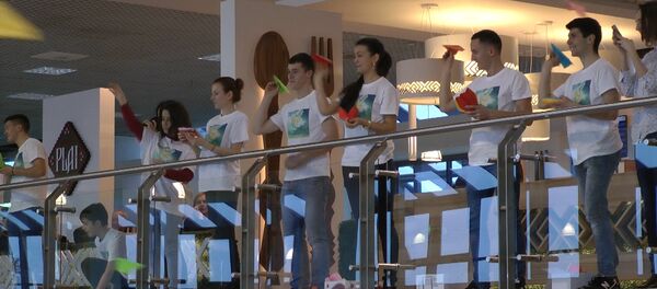 Флешмоб в поддержку детей прошел в аэропорту Флешмоб в поддержку детей прошел в аэропорту - Sputnik Молдова