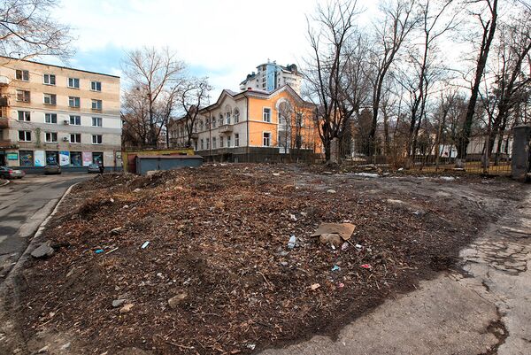 Место где находилось кафе Пингвин. Кишинев, 2017 год Место где находилось кафе Пингвин. Кишинев, 2017 год - Sputnik Молдова