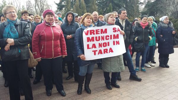 Deținătorii de patente protestează în fața Parlamentului Republicii Moldova - Sputnik Moldova
