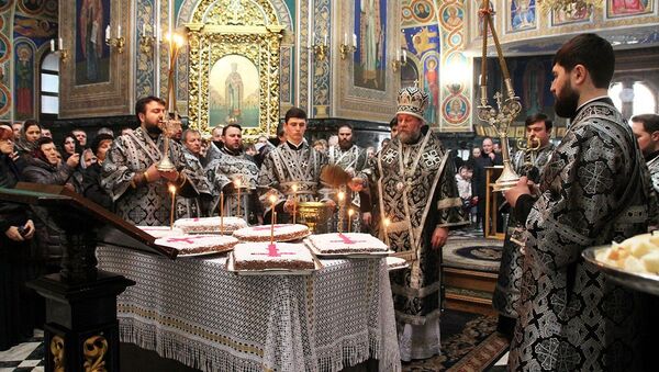 IPS Vladimir a oficiat Liturghia Darurilor înainte sfințite la Catedrala „Nașterea Domnului” din Chișinău - Sputnik Moldova