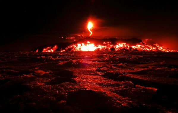 Проснувшийся вулкан Этна на Сицилии - Sputnik Молдова