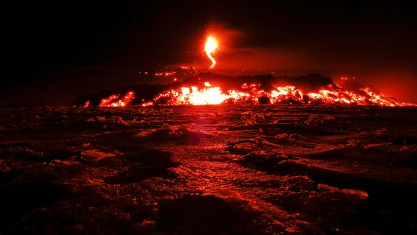 Проснувшийся вулкан Этна на Сицилии - Sputnik Молдова