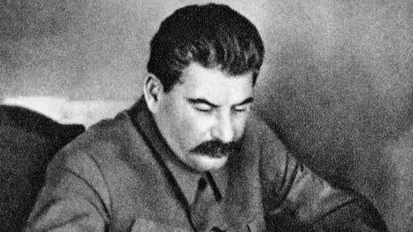 Иосиф Сталин в рабочем кабинете - Sputnik Молдова