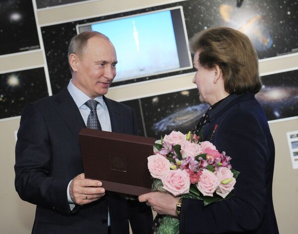 Премьер-министр РФ В.Путин в День космонавтики наградил членов первого отряда космонавтов - Sputnik Молдова