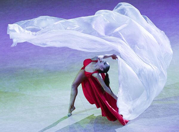 Российская гимнастка Маргарита Мамун выступает на гала-концерте турнира Гран-при Москвы по художественной гимнастике - Sputnik Молдова