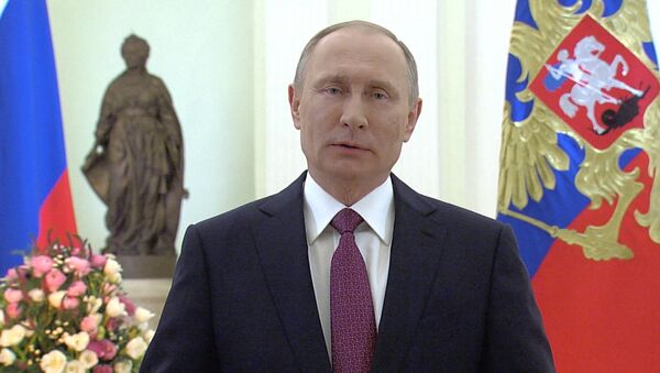 Владимир Путин поздравил российских женщин с 8 марта - Sputnik Молдова