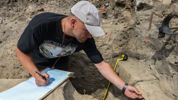 Археолог на раскопках - Sputnik Молдова
