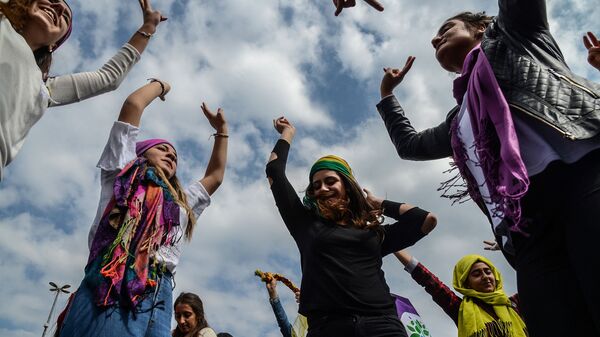 Празднование Международного женского дня 8 марта в Диярбакыре, Турция - Sputnik Молдова