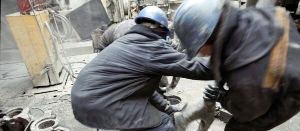 Angajați din industria petrolieră - Sputnik Moldova